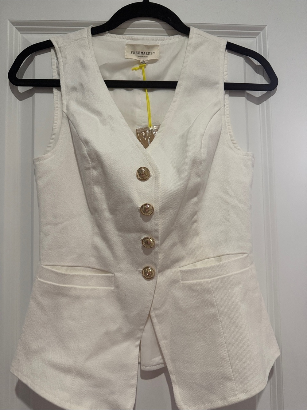 Freemarket Cream Sleeveless Button Front Vest